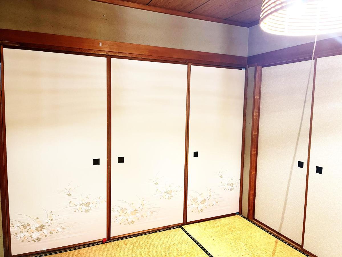 Tatami Room & Living Room Equipped With Multinational Tv And Fire, Bbq Corner In Tokyo Downtown House Exterior photo