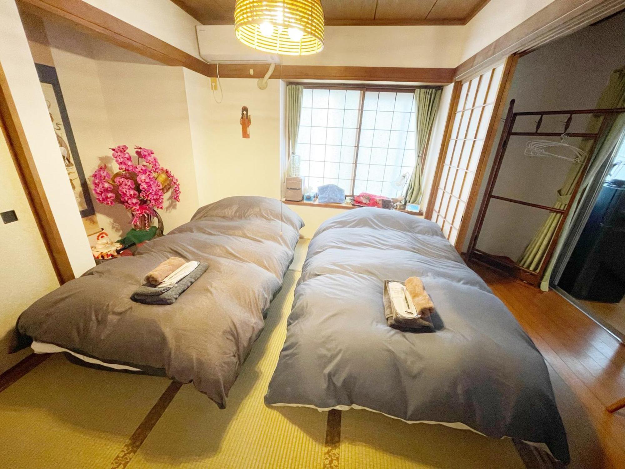 Tatami Room & Living Room Equipped With Multinational Tv And Fire, Bbq Corner In Tokyo Downtown House Exterior photo